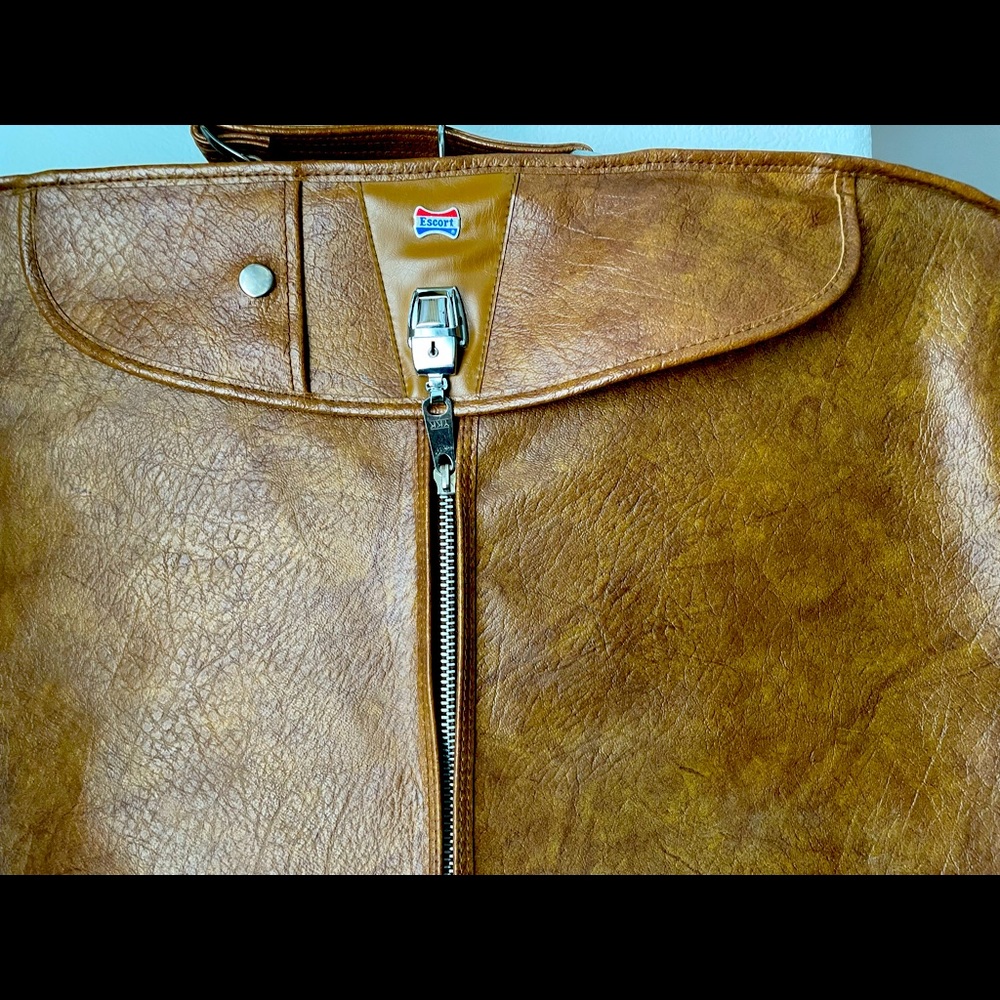 Vintage escort hanging bag